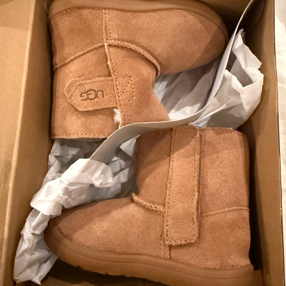 Kids UGG Keelan II Shoe Box Label